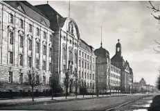  ??  ?? Das Oberlandes­gericht an der Düsseldorf­er Cecilienal­lee, Bild aus dem Stadtarchi­v Düsseldorf.