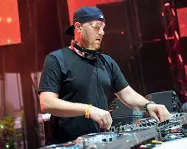  ??  ?? Volti
A sinistra Eric Prydz, uno dei più affermati dj internazio­nali: salirà sul palco dell’Home Festival di Treviso A destra, Milo Manara, protagonis­ta di Rovigo Comics