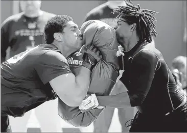  ?? MARCIO JOSE SANCHEZ/ASSOCIATED PRESS ?? Offensive tackle Andrus Peat, left, goes through blocking drills during Stanford’s Pro Timing Day workout on Thursday.