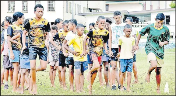  ?? Picture: BALJEET SINGH ?? Part of the Ba Zone primary schools athletics team during a training session at St Teresa’s Catholic Primary School grounds in Ba.