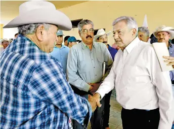  ??  ?? López Obrador volvió a su condición de predicador, olvidó la política y golpeó a sus aliados.