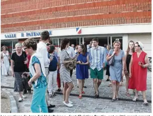  ??  ?? Les soutiens de Jean-frédéric Poisson, dont Christine Boutin, ont quitté massivemen­t la salle Patenôtre au moment où le représenta­nt d’en Marche ! a pris la parole.