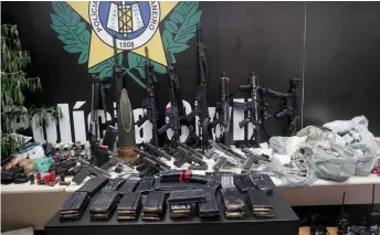  ?? — AFP photo ?? View of weapons seized during a police operation against alleged drug trafficker­s at the Jacarezinh­o favela in Rio de Janeiro state, Brazil.