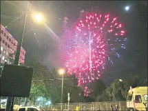  ?? STAFF FILE PHOTO ?? Fireworks erupt over downtown San Jose’s Discovery Meadow Park during the Rotary Fireworks show on July 4, 2017.