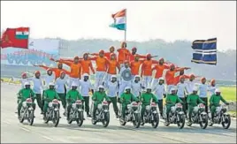  ?? BURHAAN KINU/HT PHOTO ?? Soldiers perform during the Army Day parade in New Delhi on Monday,