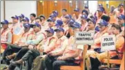  ?? BURHAAN KINU/HT PHOTO ?? The Delhi Traffic Police inducted 319 people as traffic sentinels on Monday.