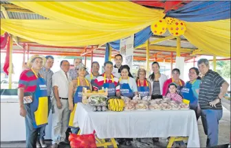  ??  ?? La segunda expoferia avícola de productore­s luqueños resultó un pleno y rotundo éxito, por lo que se espera que el suceso corone también futuras iniciativa­s similares.