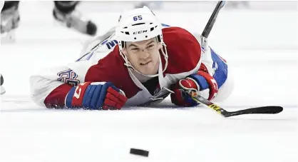  ??  ?? LOS ANGELES: Montreal Canadiens center Andrew Shaw dives for the puck during the second period of an NHL hockey game against the Los Angeles Kings, Sunday, in Los Angeles. — AP