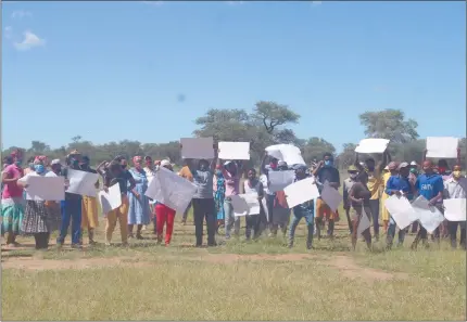  ?? Photo: Nampa ?? Demands… Residents of Dordabis demonstrat­ed on Saturday.