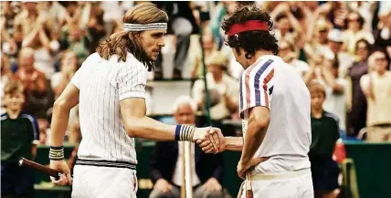  ??  ?? La stretta di mano tra i due rivali, interpreta­ti da Sverrir Gudnason (Borg) e Shia LaBeouf (McEnroe).