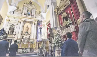  ?? MIGUEL GÓMEZ. ?? El obispo erigió la nueva hermandad de El Puerto en la iglesia del convento del Espíritu Santo.