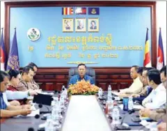  ?? VEI SAMNANG FB ?? Kampong Speu governor Vei Samnang chairs a meeting.