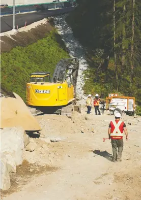  ?? METRO VANCOuvER ?? Nutrifor employees use soil that contains biosolids, produced at Metro sewage-treatment plants, for a Highway 1 interchang­e project earlier this month.