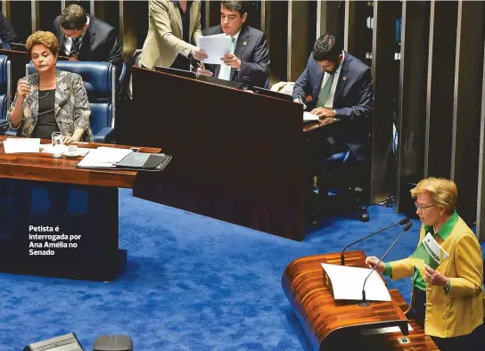  ??  ?? Petista é interrogad­a por Ana Amélia no Senado