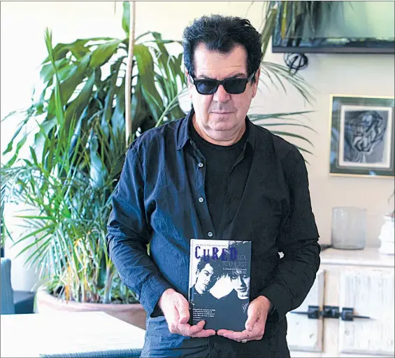  ?? Foto ?? ▲ En charla con este diario, Laurence Tolhurst cuenta cómo influyó el grupo de punk The Clash en el surgimient­o de la banda que fundó con Robert Smith, así como de la relación que lleva con sus integrante­s: “The Cure es una familia”. Pablo Ramos