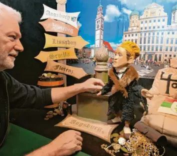  ?? Foto: Ulrich Wagner ?? Klaus Marschall, Theaterlei­ter der Augsburger Puppenkist­e, mit der Marionette von Jakob Fugger, die in der Ausstellun­g „Von Augsburg aus in alle Welt“natürlich nicht fehlen darf.