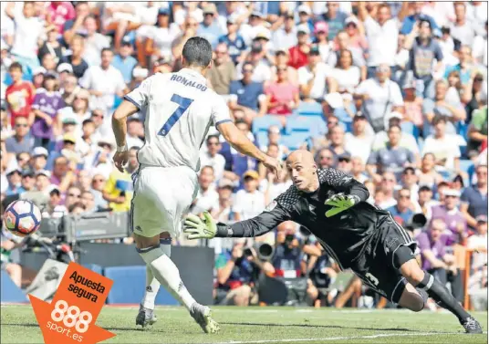  ??  ?? EL ÚLTIMO, EN LIGA, A OSASUNA. Cristiano marcó su último gol en el Bernabéu el 10 de septiembre.