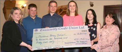  ??  ?? Tara Freeman, Paul Mernagh, Barry Murphy, Ita Connolly (principal), Joanne Murphy and Elaine Doran at the presentati­on of a cheque for €10,130 from Davidstown Parents Associatio­n to Davidstown NS, proceeds from a recent race night at the Millenium Bar.