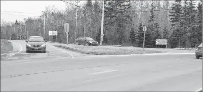  ?? SHARON MONTGOMERY-DUPE/CAPE BRETON POST ?? The Gardiner Mines intersecti­on at Seaside Drive and Gardiner Road is shown above. Residents of the area say there are usually one to two accidents in this area every week. Officials with the Cape Breton Regional Police Service said they will be...