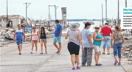  ??  ?? Las ruinas de Epecuén se encuentran a un paso de ser declaradas sitio histórico nacional por parte de la Legislatur­a.