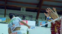  ?? (Foto Legavolley) ?? Tentativo Un attacco di Torres contro Vibo Valentia