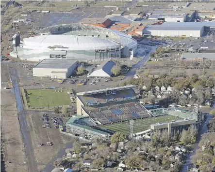  ?? TROY FLEECE ?? With the new Mosaic Stadium, top, up and running, the Saskatchew­an Roughrider­s will look to host a Grey Cup in the near future after the 2013 CFL title game was played in the old Mosaic Stadium, above.