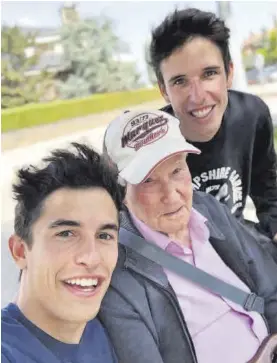  ?? E. P. ?? Hasta siempre Marc y Alex Márquez, con el abuelo Ramón. ▷