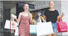  ??  ?? Sisters Abbey and Sophie Harries with their Boxing Day purchases at Pacific Fair.