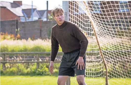  ?? FOTO: EPD ?? David Kross spielt Bert Trautmann in der auf Englisch gedrehten deutsch-britischen Co-produktion von Marcus H. Rosenmülle­r.