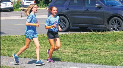  ?? CONTRIBUTE­D ?? Competitor­s set their own pace when participat­ing in the 14th annual Windsor Kids’ Triathlon.