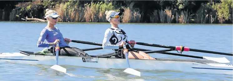  ?? Picture: Alaister Russell ?? TRAILBLAZE­RS: Veteran Kirsten McCann (left) and Nicole van Wyk, the only SA women to have won world under-23 championsh­ip medals, train at Roodeplaat Dam ahead of the regatta in Serbia from Friday, which will be Van Wyk’s first World Cup.