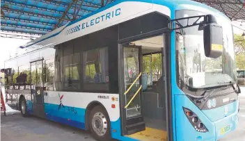  ?? CONTRIBUTE­D FOTO ?? DRIVE. Officials of PhilTram visited a manufactur­ing plant in China where they viewed various models of electric buses, one of which they intend to donate to the Cebu City Government.