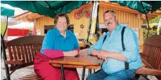  ??  ?? Liane und Herbert Schwegler betreiben seit 2010 die Donau Radler Tankstelle.