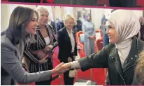  ??  ?? Bezmiâlem Valide Sultan adlı kitap, Rektör Prof. Dr. Rümeyza Kazancıoğl­u ve Prof. Dr. Arzu Terzi tarafından Emine Erdoğan’a takdim edildi. Erdoğan, söyleşiye katılan Demet Şener ile de tokalaştı.