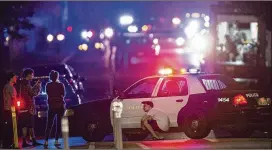  ?? NICK WAGNER / AMERICAN-STATESMAN ?? Police work the scene of the officer-involved shooting in the 5500 block of Poinciana Drive in Southeast Austin on Monday.