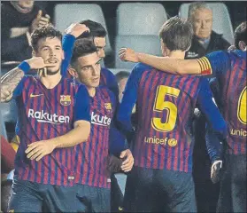  ??  ?? Carles Pérez celebró su primer gol de la temporada con sus compañeros