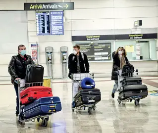  ??  ?? Trolley
Le compagnie aeree annunciano i primi voli dopo il lockdown da Venezia e Verona