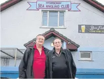  ??  ?? Bullseye! Old rivals Eric Bristow and Bobby George arrive at Stornoway Sea Angling Club where they thrilled darts fans