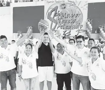  ??  ?? Mayor Teresa 'Nene' P. Alegado and Vice Mayor Rey Damole led the ceremonial toss formally kicking off the 8th Consolacio­n Mayor's Cup Fiesta Basketball League last Sunday at the Consolacio­n Sports Complex. They are joined by Liga ng mga Barangay President Wesley Alimoren, councilors Marilou P. Casul, Victor Maglasang, and Boy Tibon, SK Federation President Carlos Donn Flores, and league commission­er Paul Alelu Flores.