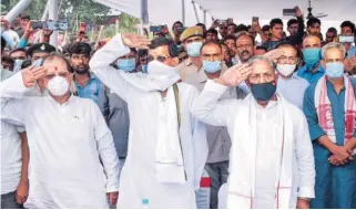  ?? PHOTO: PTI ?? Bihar ministers pay tribute to Sepoy Jai Kishor during his funeral ceremony, in the Vaishali district. Of the 20 soldiers killed in the Galwan Valley by the Chinese, 13 were from the Bihar Regiment; five belonged to the state