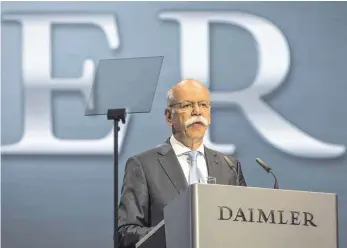  ?? FOTO: IMAGO ?? Daimler- Chef Dieter Zetsche bei der Hauptversa­mmlung in Berlin. Die Nachricht von der Klage der Deutschen Umwelthilf­e wegen der Abgaswerte von Dieselmoto­ren sorgte bei den Aktionären für Unruhe.