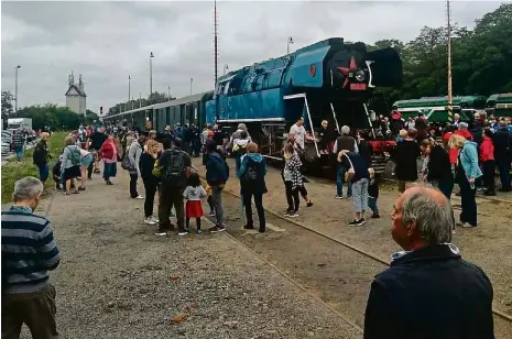  ?? Foto: České dráhy ?? Pod párou Pražský Semmering na trase ze Smíchova do Hostivic a Zličína náleží k nejpopulár­nějším úsekům železnic v metropoli. Pod párou se zde letos podle plánů bude možné projet ještě v polovině října.