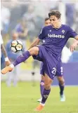  ?? FOTO: IMAGO ?? Federico Chiesa (am Ball) ist der Topstar des AC Florenz.