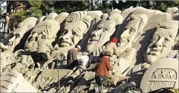  ??  ?? Members of Team Sandtastic of Sarasota work to complete Mount Myrtle on Saturday, a large sand sculpture representi­ng the six Republican Presidenti­al candidates who will debate in Myrtle Beach during the ‘First in the South’ Presidenti­al Debate today....