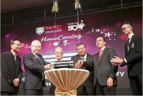  ??  ?? (From left) Prof Lee, Dr Wee, Chen, Dr Ling, Liow and TAR UC student representa­tive Ong Yee Hong sealing the time capsule that will only be opened at its 100th Anniversar­y Celebratio­n in 2069.