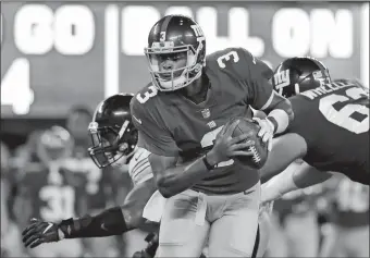  ?? JULIO CORTEZ/AP PHOTO ?? Giants quarterbac­k Geno Smith (3) looks to pass in an NFL preseason game against the Steelers on Aug. 11 at East Rutherford, N.J.