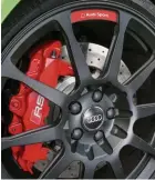  ??  ?? Llantas de 20 pulgadas con neumáticos 255/30 en el Audi. Porsche calza llantas de 20 pulgadas (neumáticos delante 235/35, detrás 265/35)