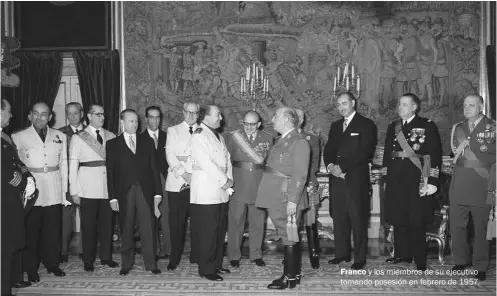  ??  ?? Franco y los miembros de su ejecutivo tomando posesión en febrero de 1957.