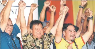  ?? — Bernama photo ?? Ali (centre) and his supporters celebrate after the announceme­nt of his victory in Saratok.