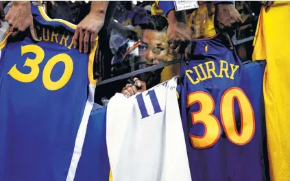  ?? Santiago Mejia / San Francisco ?? Stephen Curry made owner Joe Lacob, left, plenty of money since he bought the Warriors in 2010, whether via ticket or jersey sales.